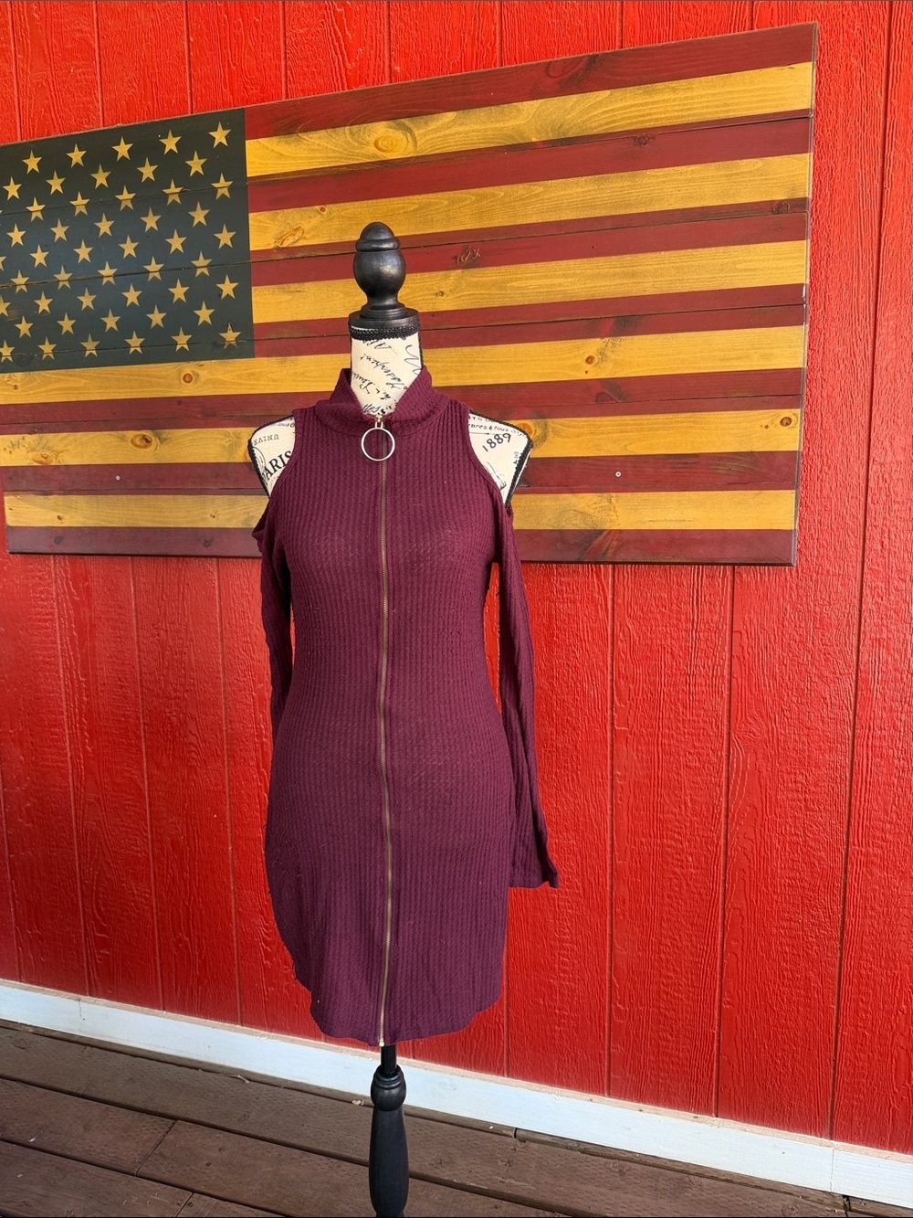 Cold-Shoulder Zip-Front Ribbed Dress - Wine - Picture 2 of 4